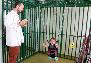 Rehabilitasyon merkezinde 'ilk adım' mutluluğu
