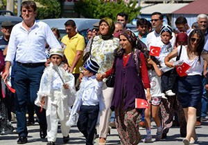 Korkuteli'de sünnet korteji