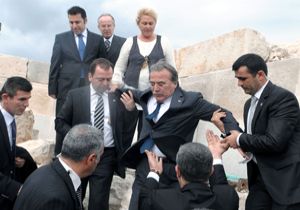 Şahin:"İnsanlık tarihine sahip çıkıyoruz"