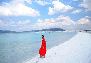 Salda Gölü manzarasıyla büyülüyor