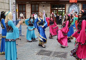 Sanat Kaleiçi'nin sokaklarında