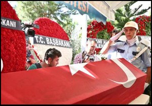 Şehit Emniyet Amiri Aksoy gözyaşlarıyla toprağa verildi