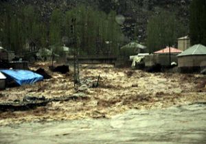 Hakkari yi sel vurdu