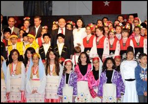 Çocuklar Folklor Şenliği'nde buluştu