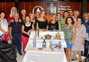 Göz kamaştıran cam eser sergisi