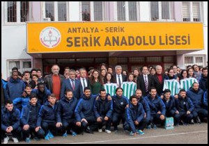 Öğrencilere hem kitap hem forma