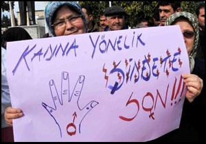 Demre'de kadınlardan cinayet protestosu