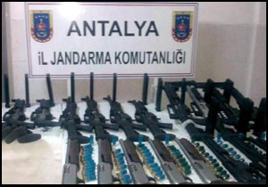 Otomobil bagajından cephane çıktı
