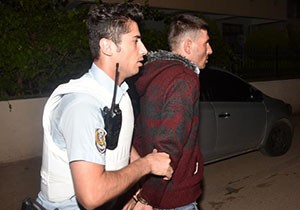 Eşiyle tartışıp, pencereden silahla ateş etti