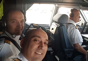 Son uçuşuna ailesi de eşlik etti