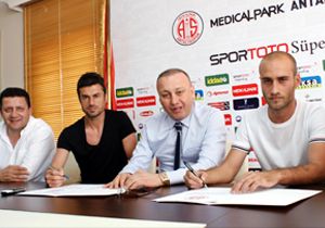 Medical Park Antalyaspor da iki imza