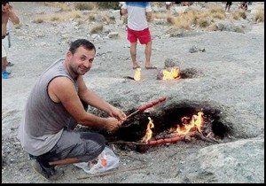 Yanartaş'ta sucuk keyfi