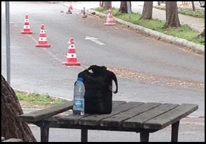 Şüpheli çantadan ilaç çıktı