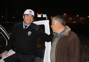 Devrilen TIR'ın şoförüne polis tesellisi
