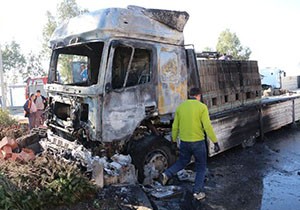 Çarpışan 2 TIR'dan biri yandı
