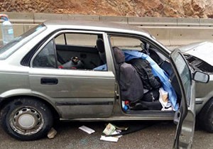 Otomobil TIR'a çarptı: 1 ölü, 5 yaralı