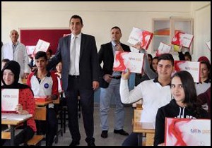 Korkuteli'de öğrencilere tablet dağıtıldı