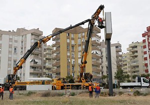 Büyükşehir, tabela kirliliğine savaş açtı