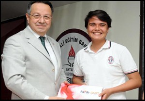 Öğrencilere 115 tablet dağıtıldı