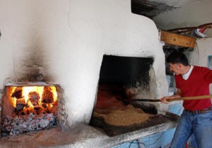 Taş değirmende 100 yıldır tahin üretiliyor