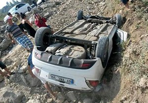 Serik'te otomobil takla attı