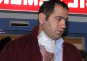 Gaspçı taksiciyi boğazından bıçakladı