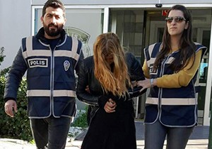 Tanınmamak için yüzünü kapattı