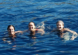 İstanbul'da üşüdüler, Kaş'ta yüzdüler