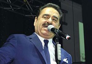 Müzik dinliyor