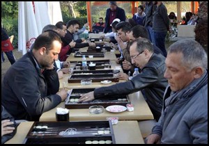 Tavla turnuvasında kan bağışı çağrısı