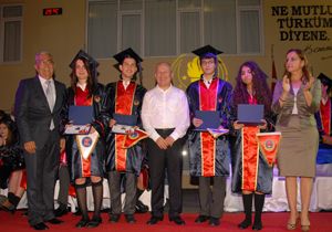 İlk mezunların şampiyonu kızlar