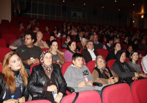 Tekirovalılar tiyatroda