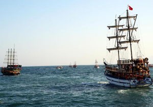 Tekneler darbe girişimine karşı denize açıldı