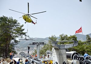 Alanya Teleferik'in son direklerini helikopter taşıdı