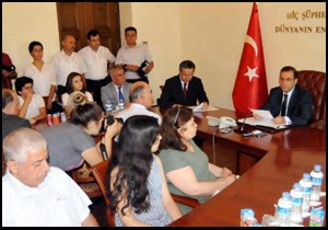 Vali Türker TEOG'da başarılı öğrencileri tebrik etti