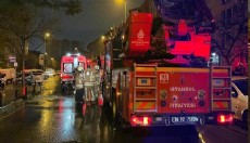 4 katlı binada yangın: 2 kişi dumandan etkilendi