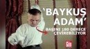 'Baykuş adam' başını 180 derece çevirebiliyor