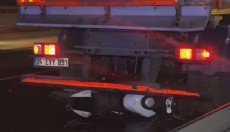 Belediye temizlik aracına çarpan motosikletteki 2 kişi öldü