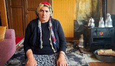 1'i bebek 4 evladı ve eşini kaybetti, torunları için ayakta