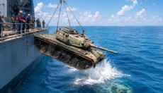 100 adet savaş tankını denizin dibine bıraktılar