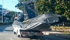 Antalya'da 14 kaçak göçmenin öldüğü bot kıyıya çıkarıldı