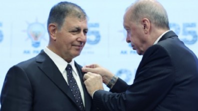 AKP rozetini takan Cemil Tugay'dan peş peşe iki hamle