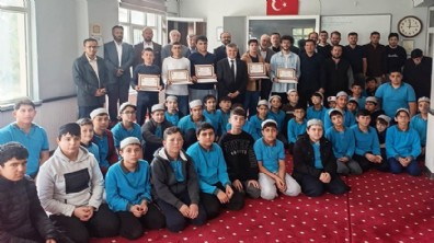 Antalya'da erkek hafızların belge sevinci