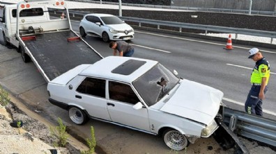 Antalya'da otomobil bariyere çarptı: 1 yaralı