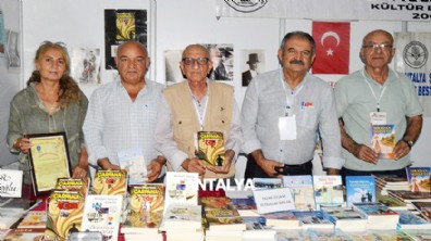 Antalyalı yazar ve şairler, kitap fuarında buluştu