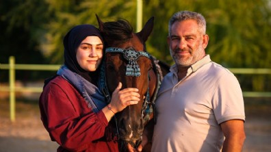 At tutkusu, baba-kızı binicilik eğitmeni yaptı