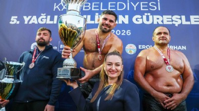 Başkan Vekili Özdemir, kadın muhtarlarla güreşleri izledi