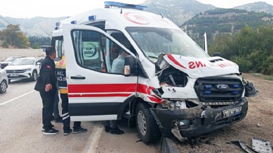 4 araç zincirleme kazaya karıştı: 6 yaralı