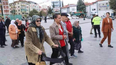 Burdur'da Dünya Yaşlılar Günü yürüyüşü