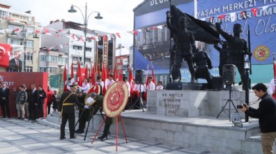 Burdur'da çelenk töreni